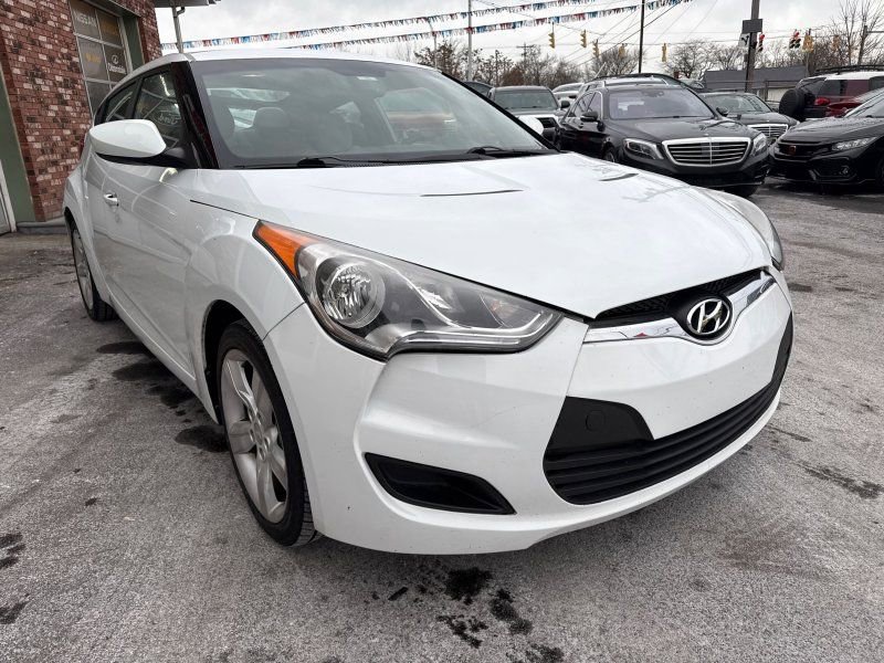 Used 2013 Hyundai Veloster image 3