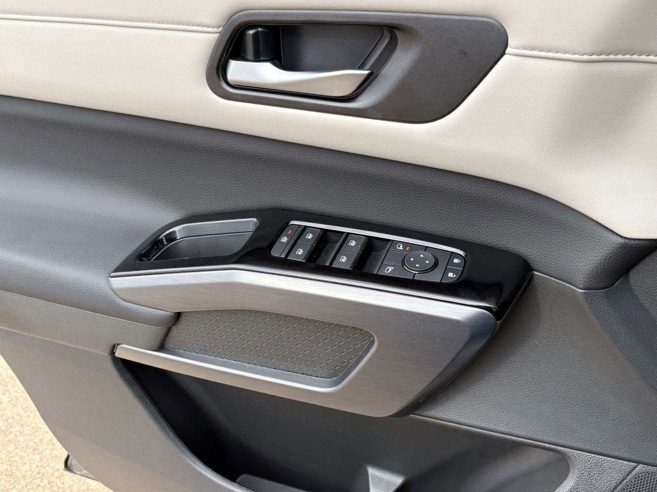 New 2026 Nissan Pathfinder SL image 18