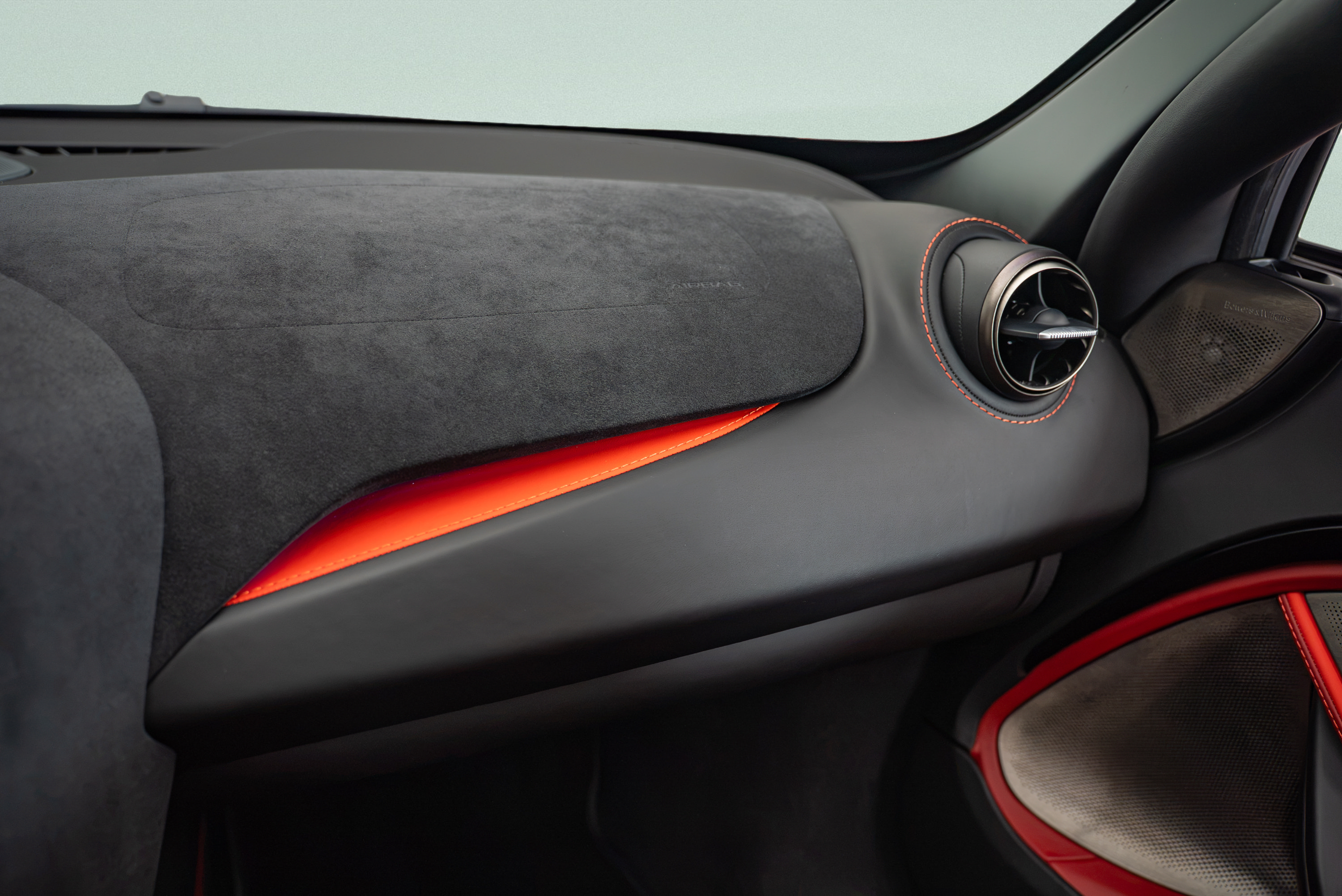 Used 2018 McLaren 720S Performance RWD image 18