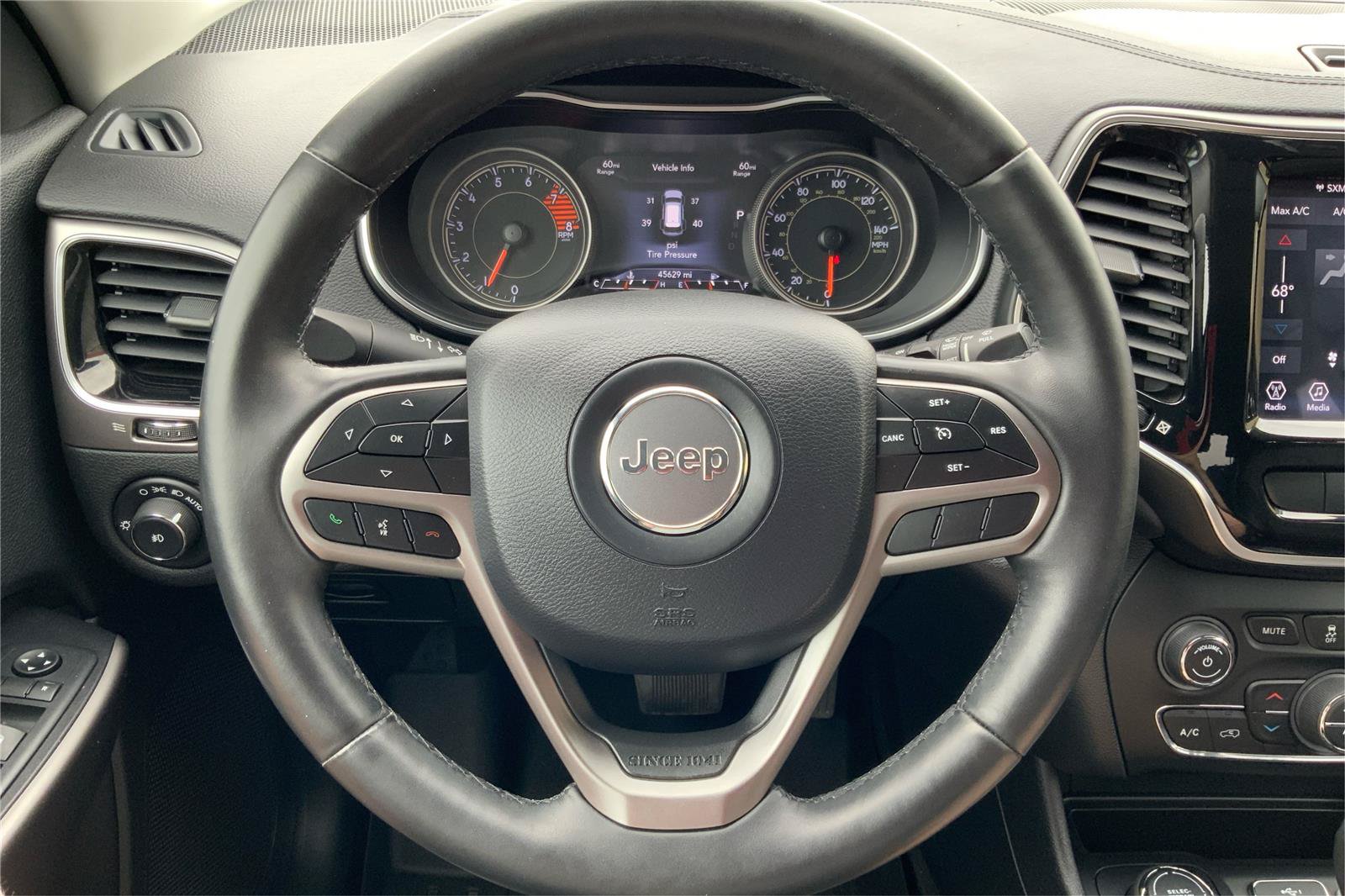 Used 2019 Jeep Cherokee Limited AWD/4WD image 16