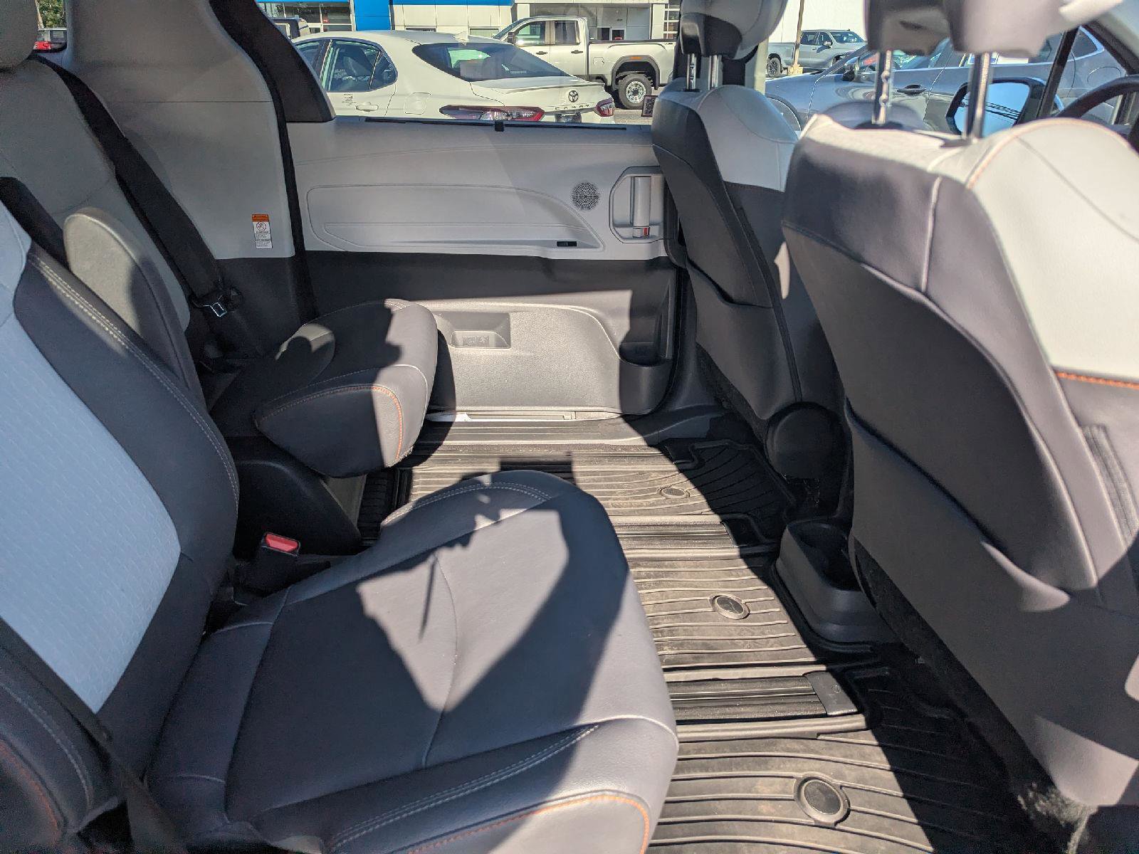Used 2023 Toyota Sienna XSE w/ XSE Plus Package AWD/4WD image 31