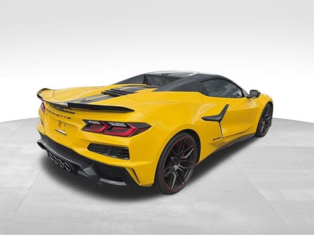 Used 2025 Chevrolet Corvette Z06 RWD image 7