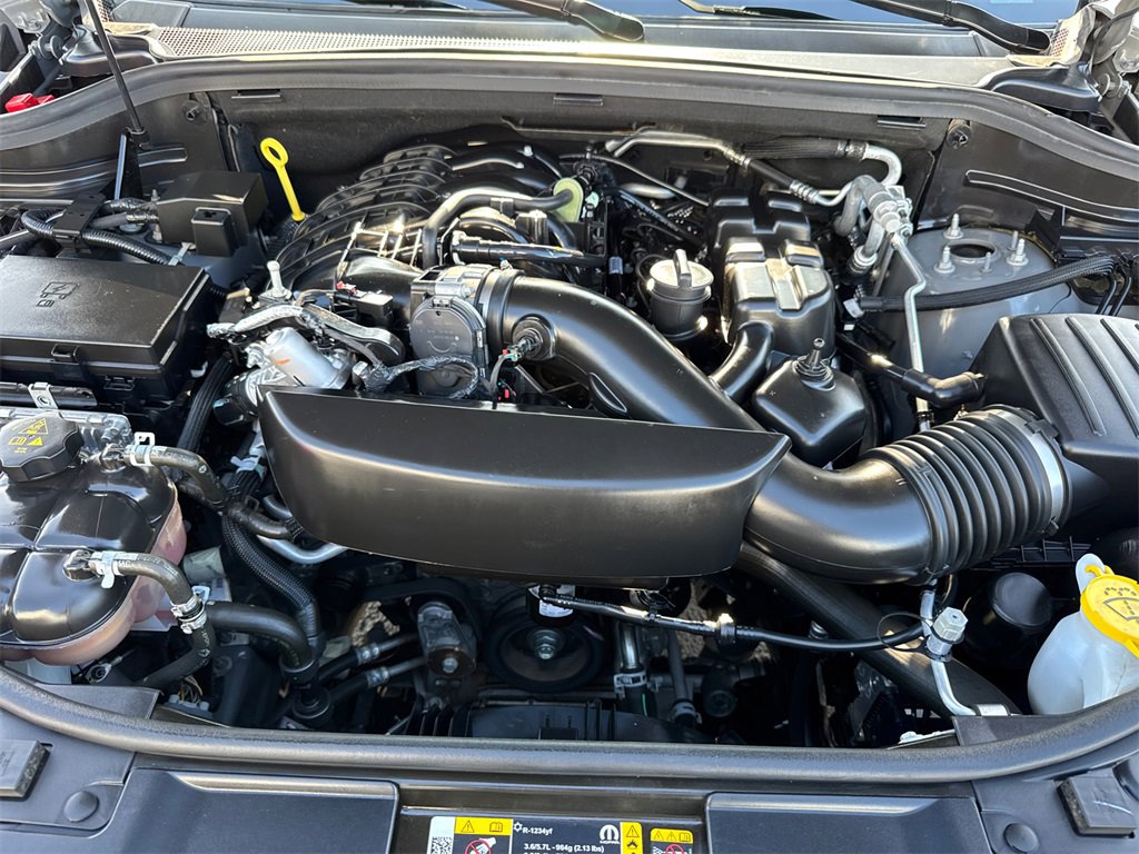 Used 2022 Dodge Durango SXT w/ Blacktop Package image 9