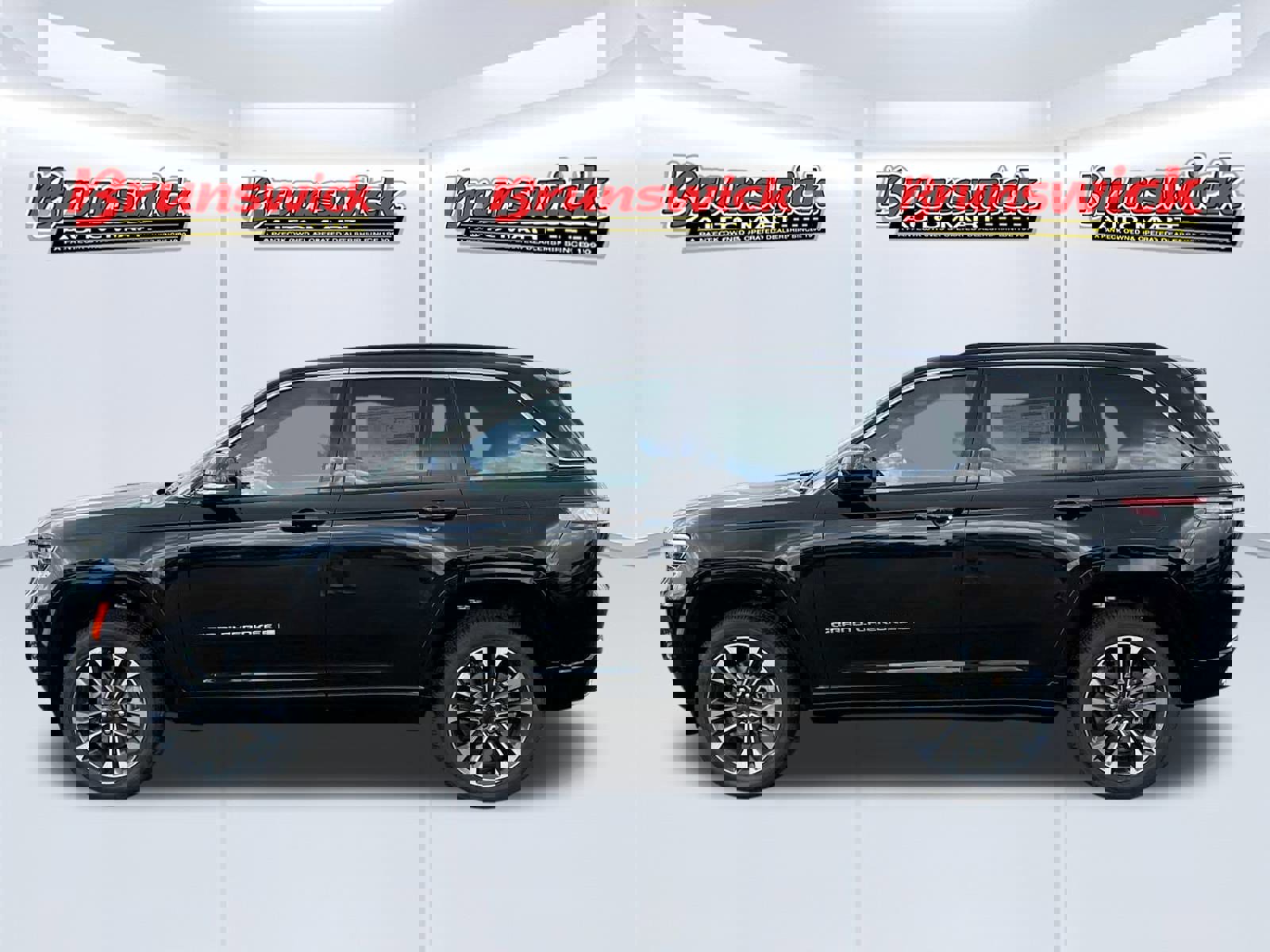 New 2025 Jeep Grand Cherokee Overland w/ Luxury Tech Group IV image 3