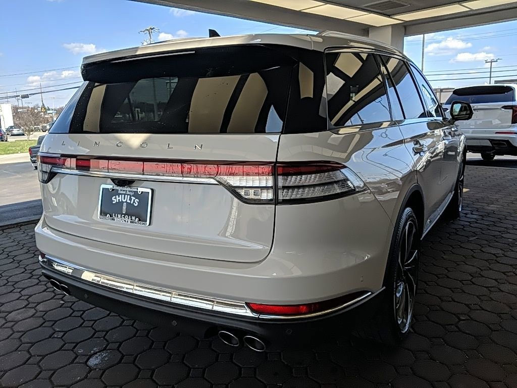 Used 2022 Lincoln Aviator Reserve w/ Equipment Group 201A image 6