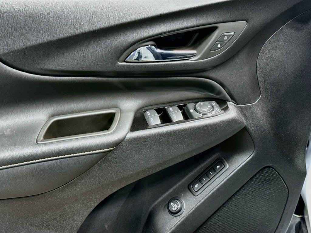 Used 2023 Chevrolet Equinox Premier AWD/4WD image 17