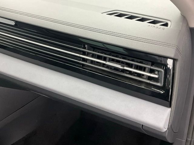 Used 2025 Volkswagen Jetta SE image 12