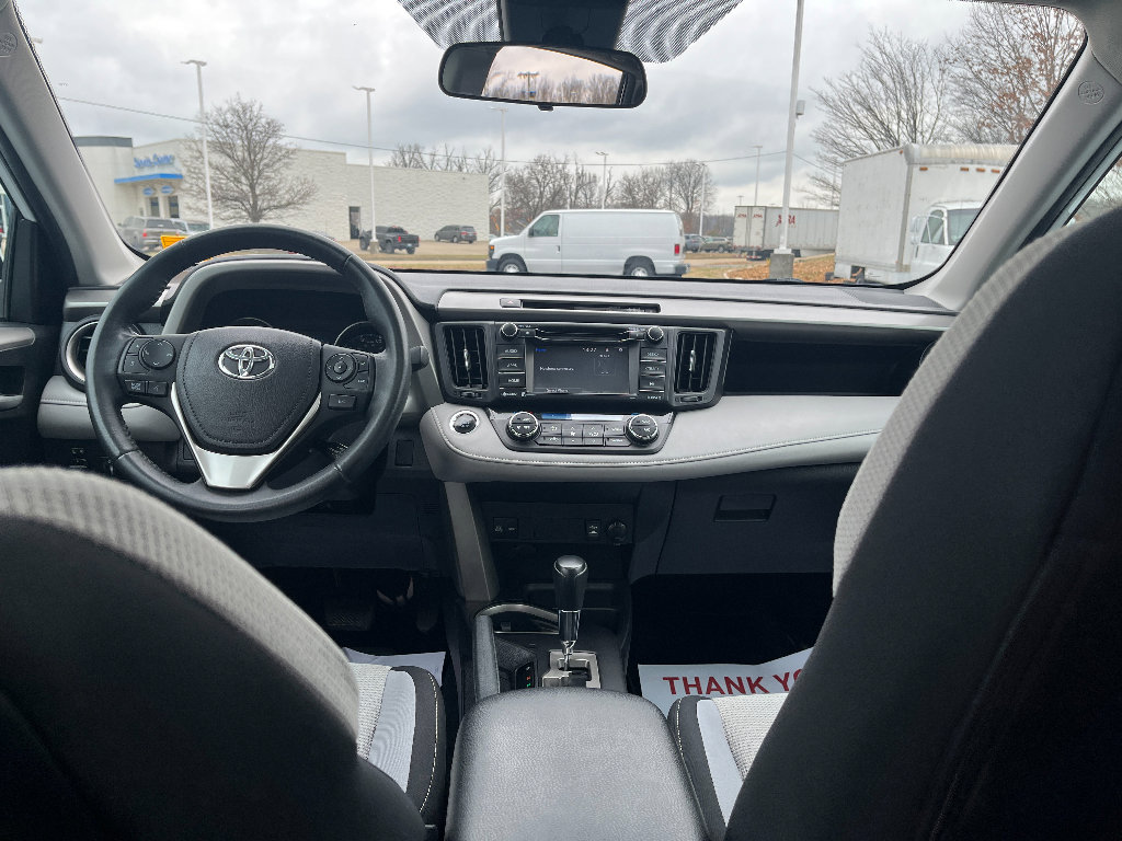 Used 2018 Toyota RAV4 XLE image 19
