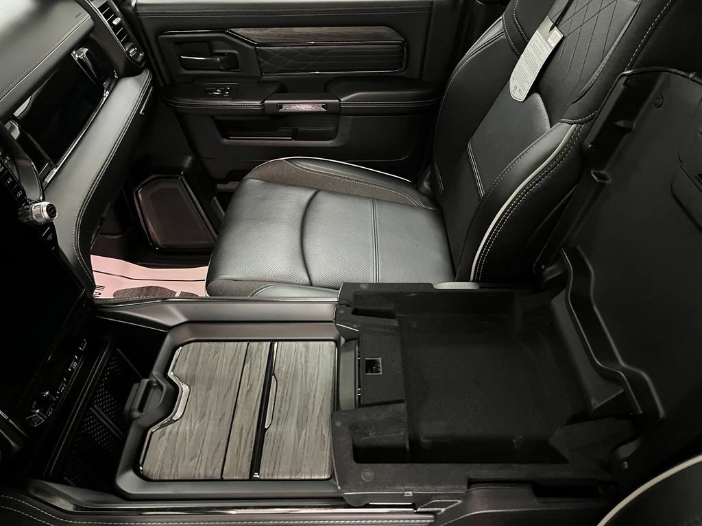 Used 2025 RAM 2500 Limited AWD/4WD image 38