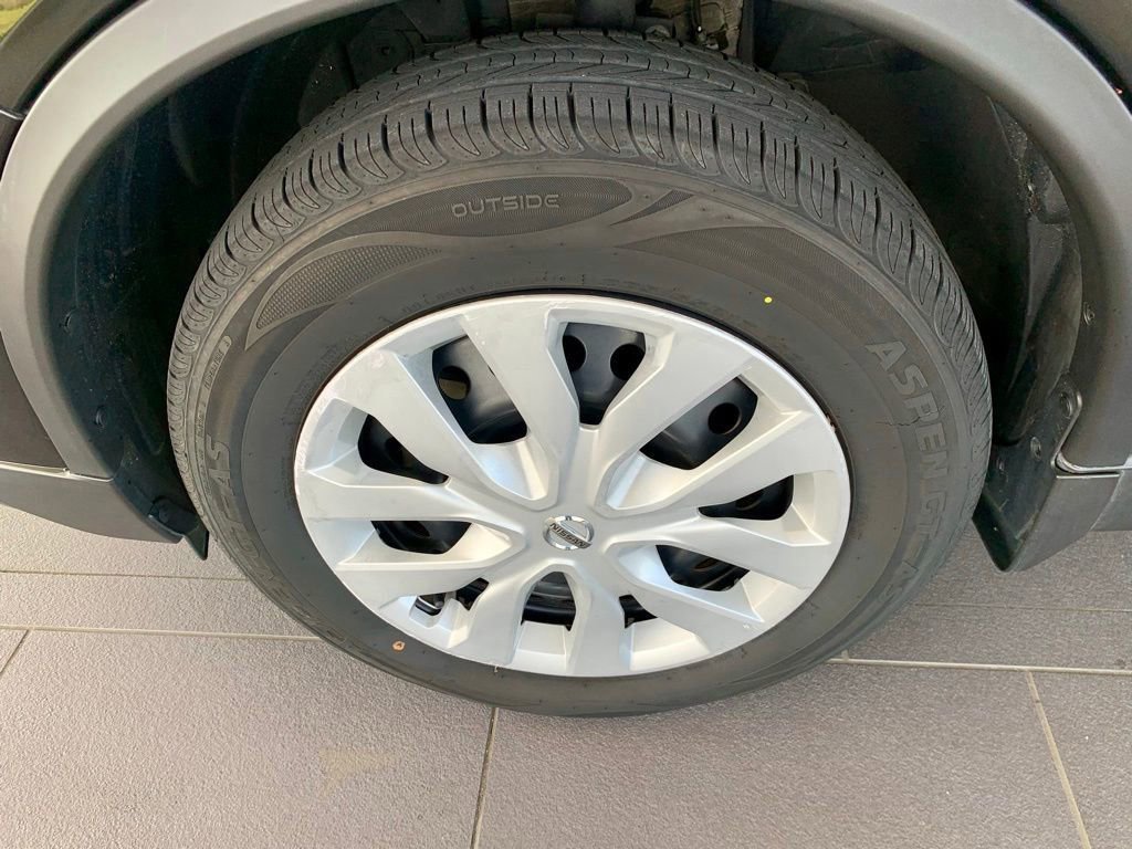 Used 2017 Nissan Rogue S image 9