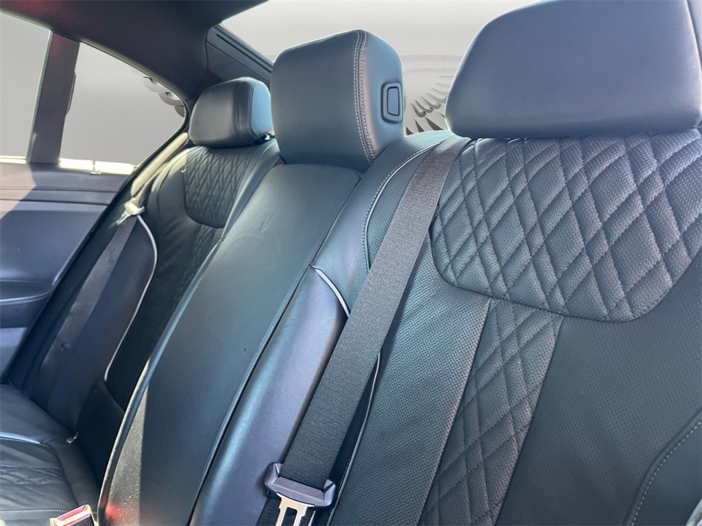 Used 2021 BMW 750i xDrive w/ Executive Package image 13