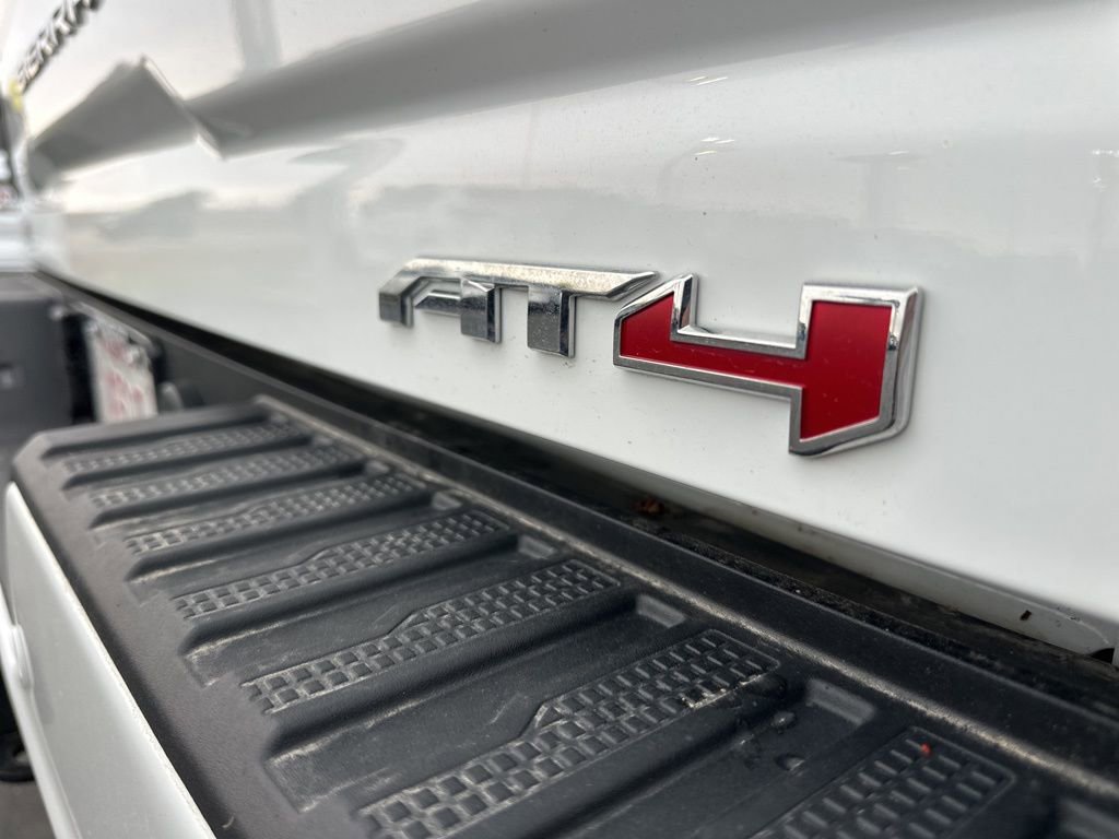 Used 2025 GMC Sierra 2500 AT4 w/ Technology Package image 13