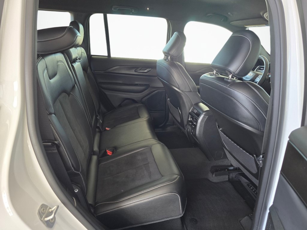 Used 2023 Jeep Grand Cherokee Altitude AWD/4WD image 34