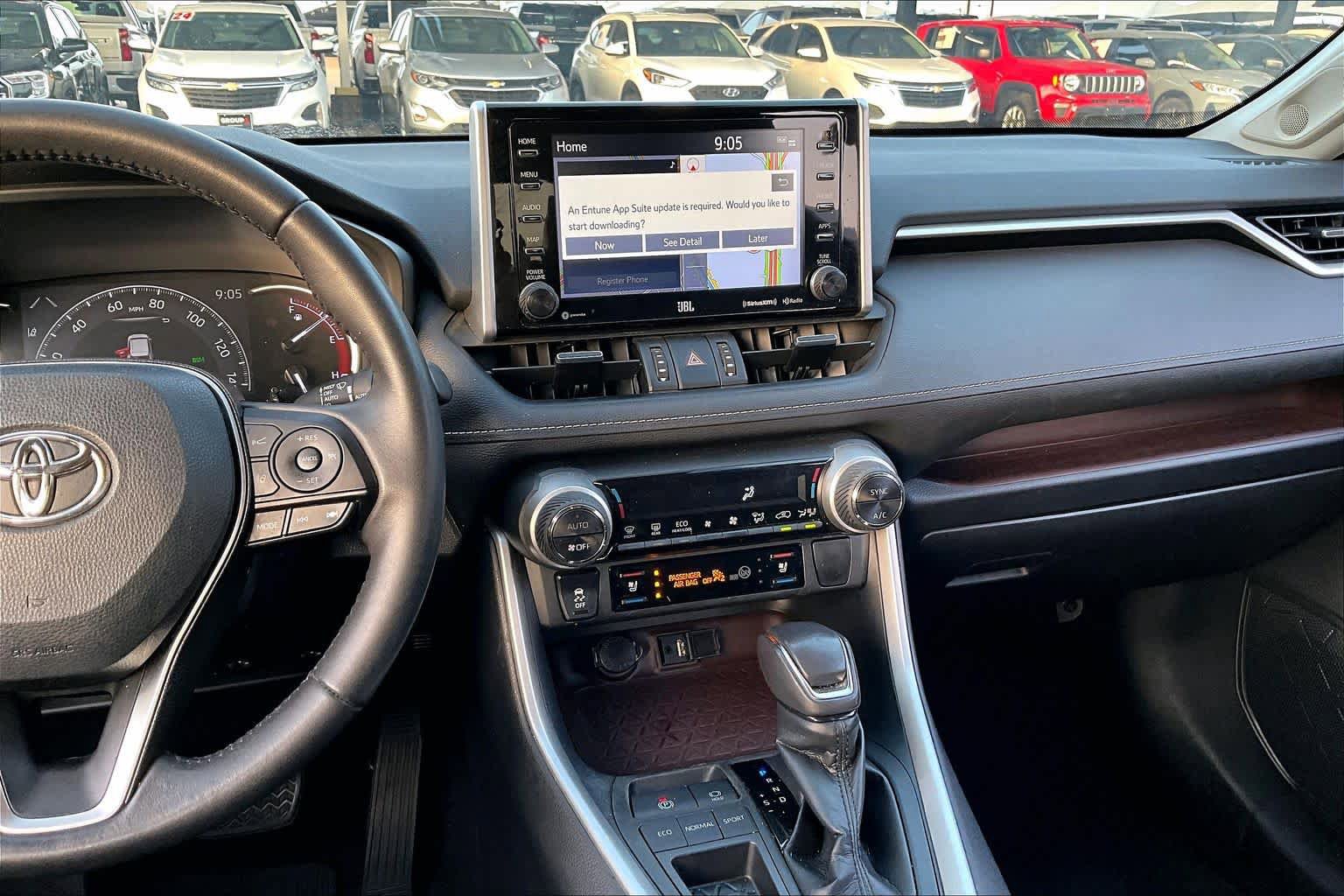 Used 2019 Toyota RAV4 Limited w/ Cold Weather Package FWD image 6