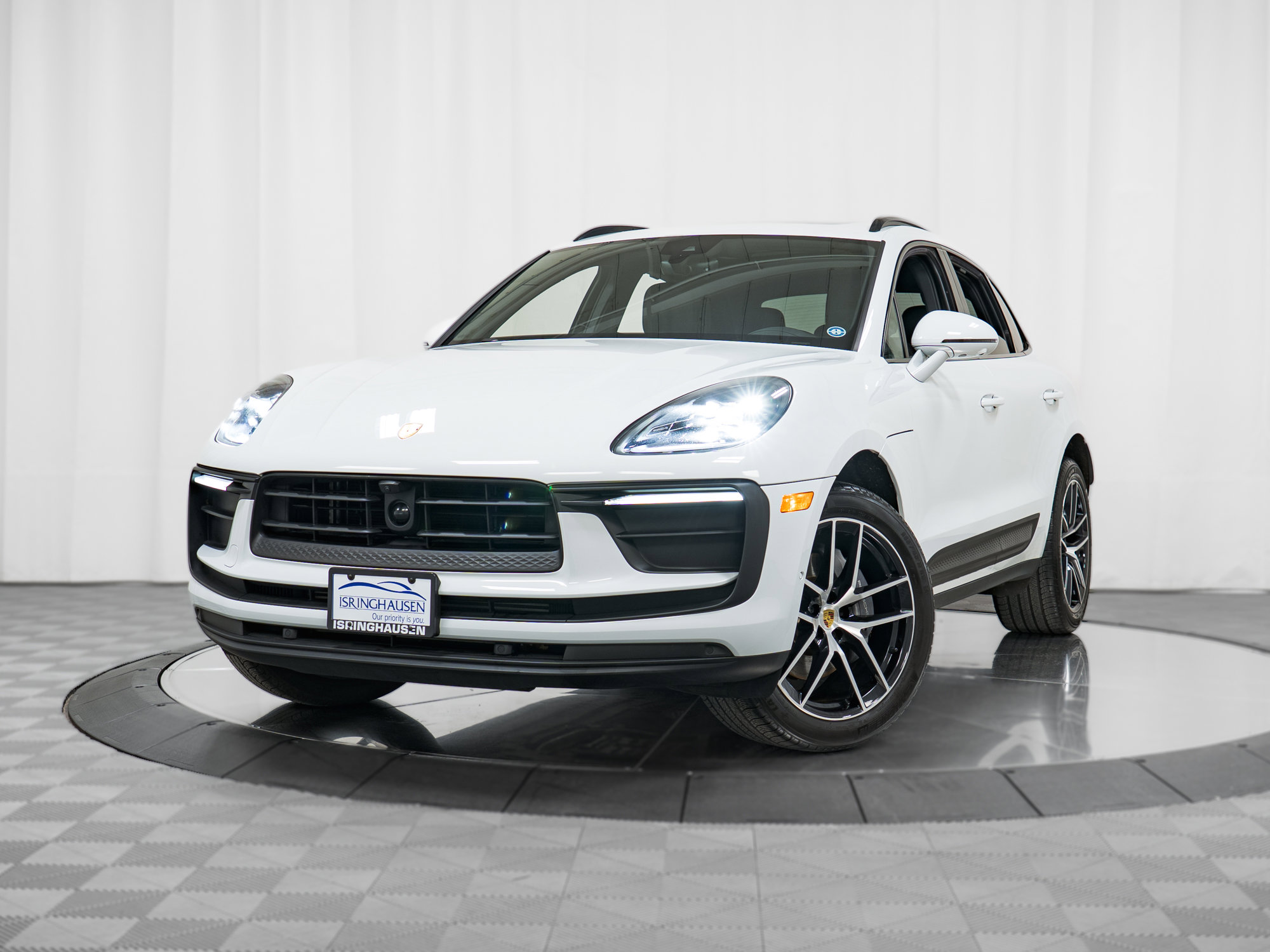 Certified 2023 Porsche Macan image 32