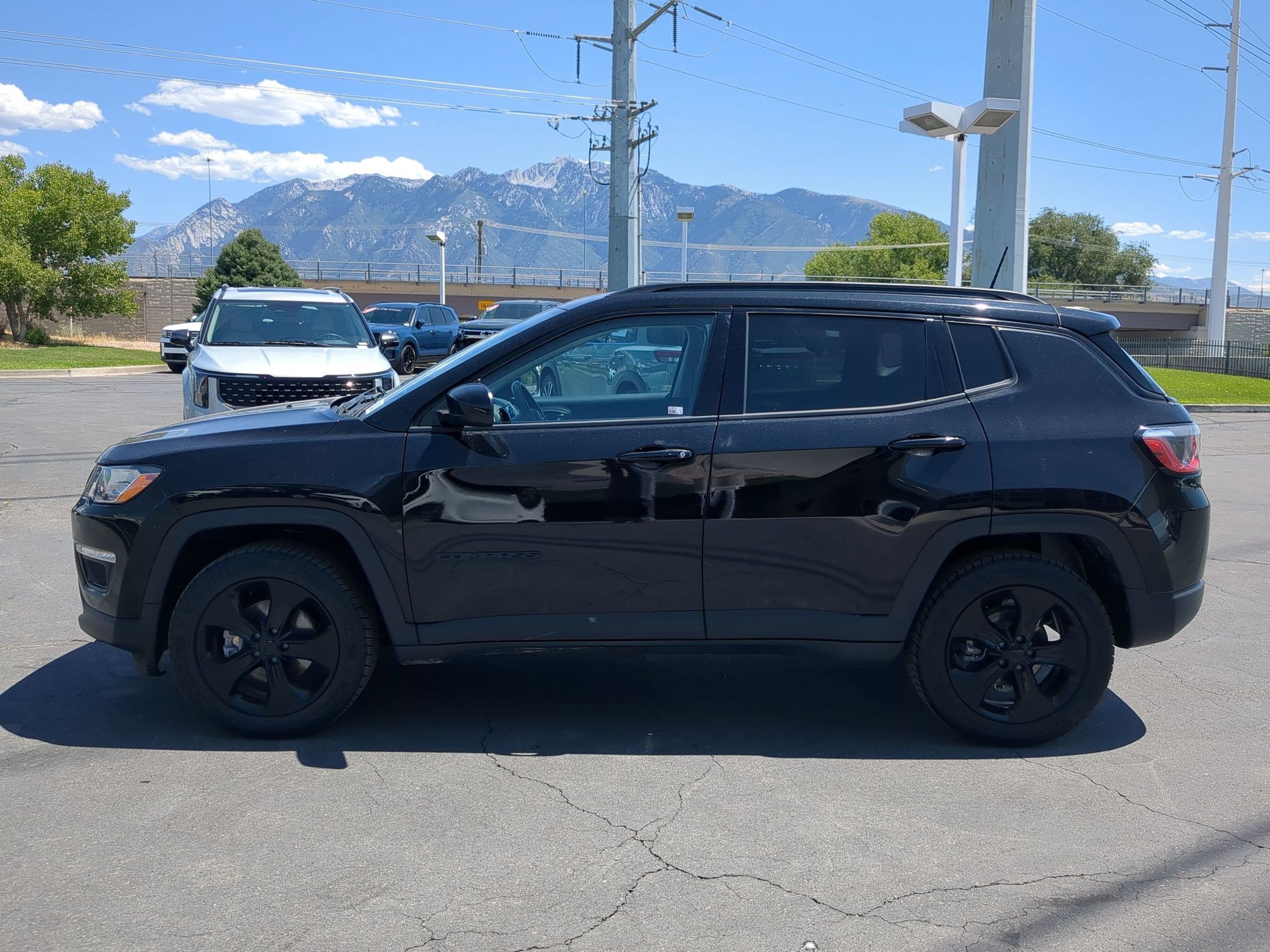 Used 2020 Jeep Compass Latitude AWD/4WD image 3