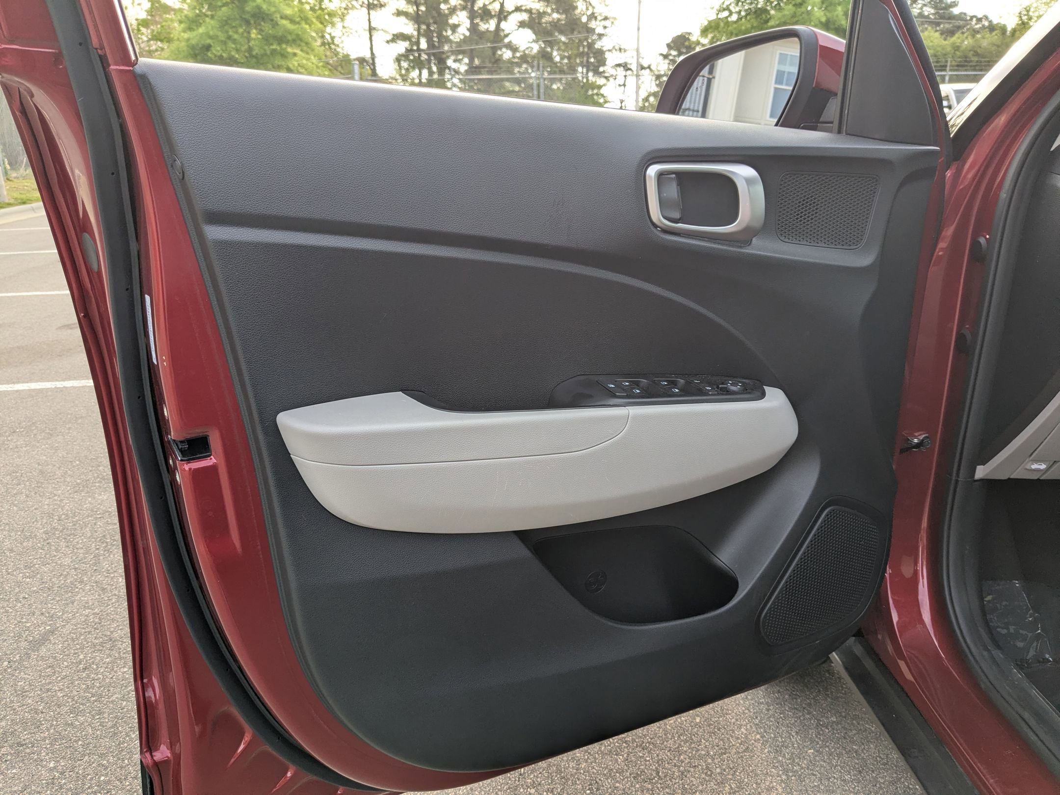 Used 2024 Hyundai Venue SEL FWD image 12
