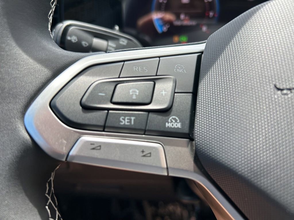 New 2025 Volkswagen Tiguan SE image 21