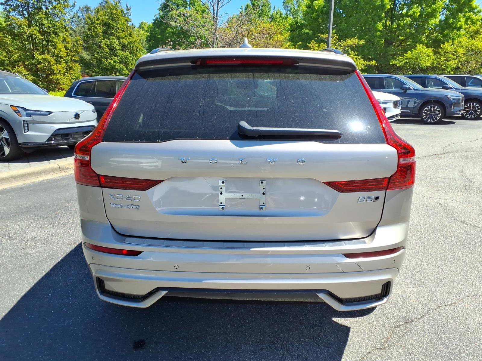 Used 2024 Volvo XC60 B5 Ultimate w/ Protection Package Premier image 4