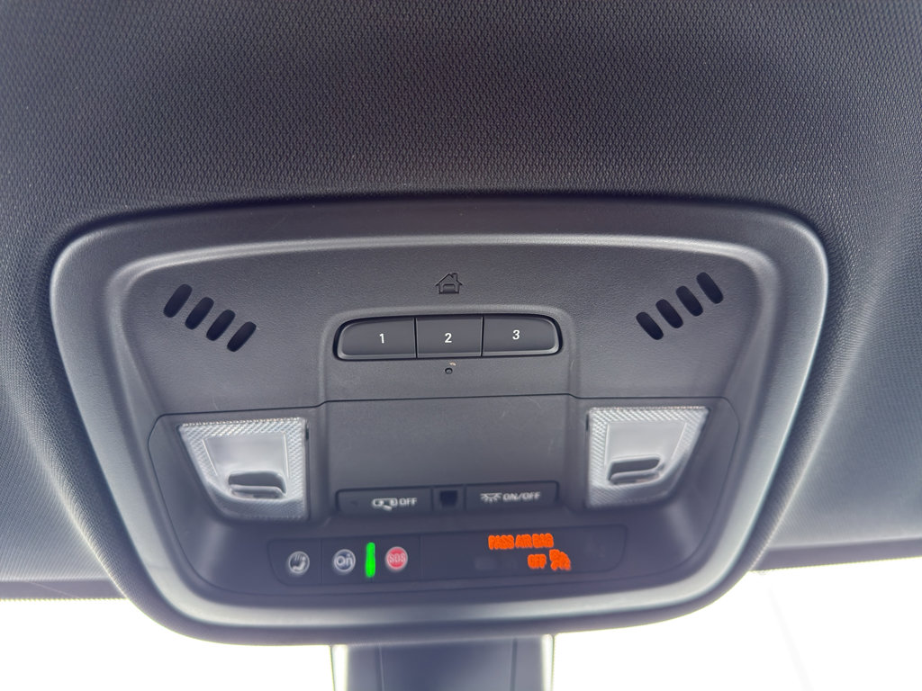 Used 2022 Chevrolet Traverse LT image 24