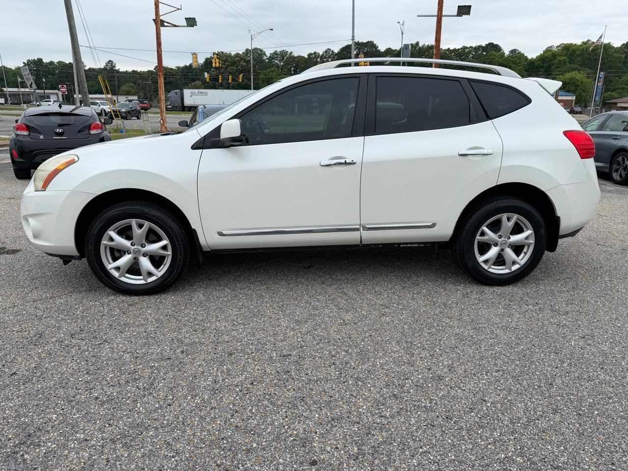 Used 2011 Nissan Rogue SV FWD image 17