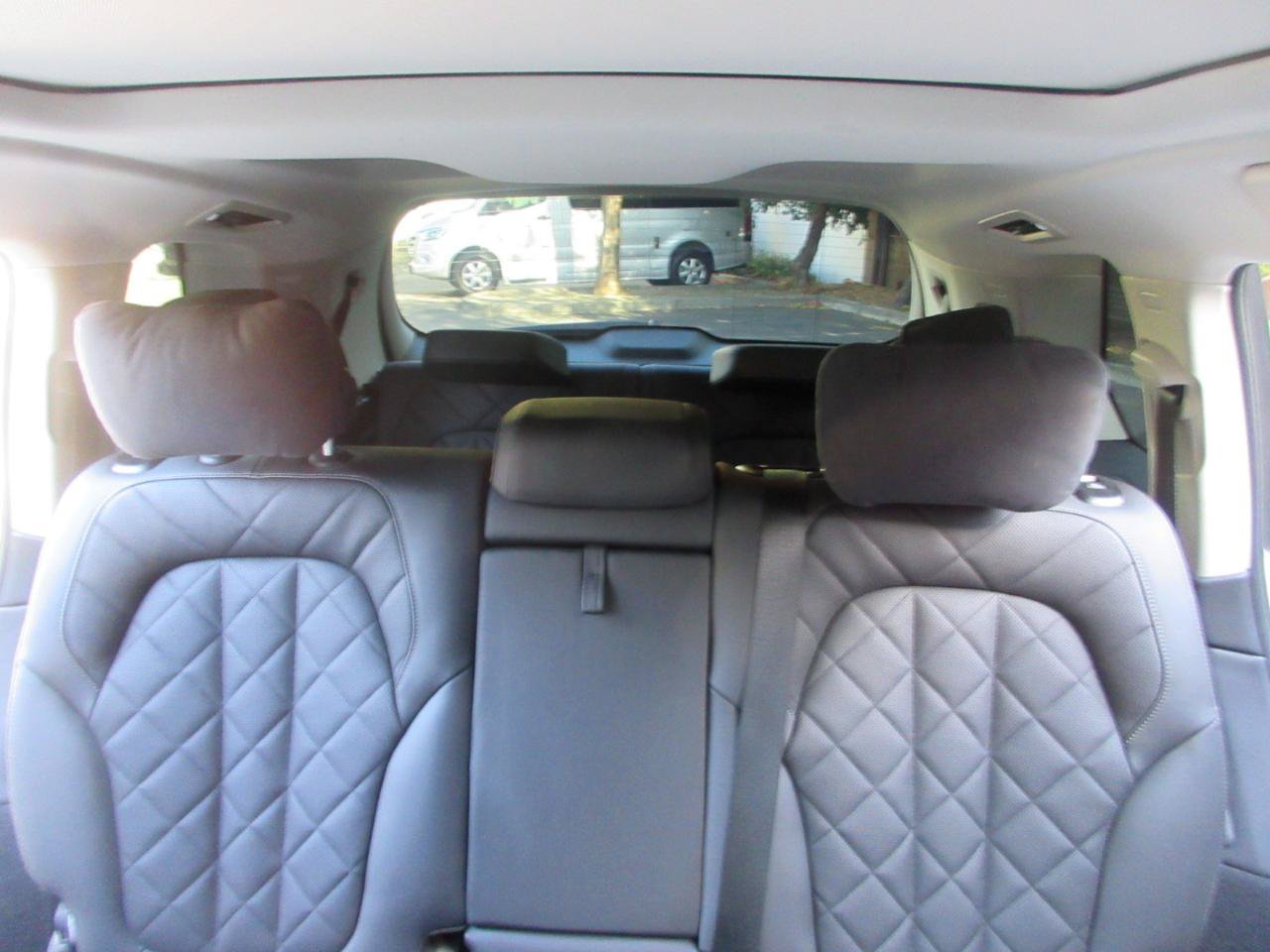 Used 2025 BMW X7 xDrive40i w/ Premium Package AWD/4WD image 49