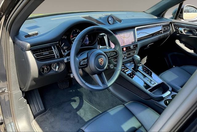 Used 2026 Porsche Macan image 17
