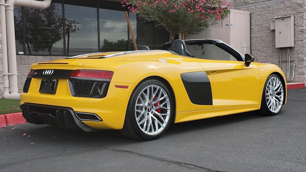 Used 2017 Audi R8 V10 w/ Carbon Exterior Package image 16