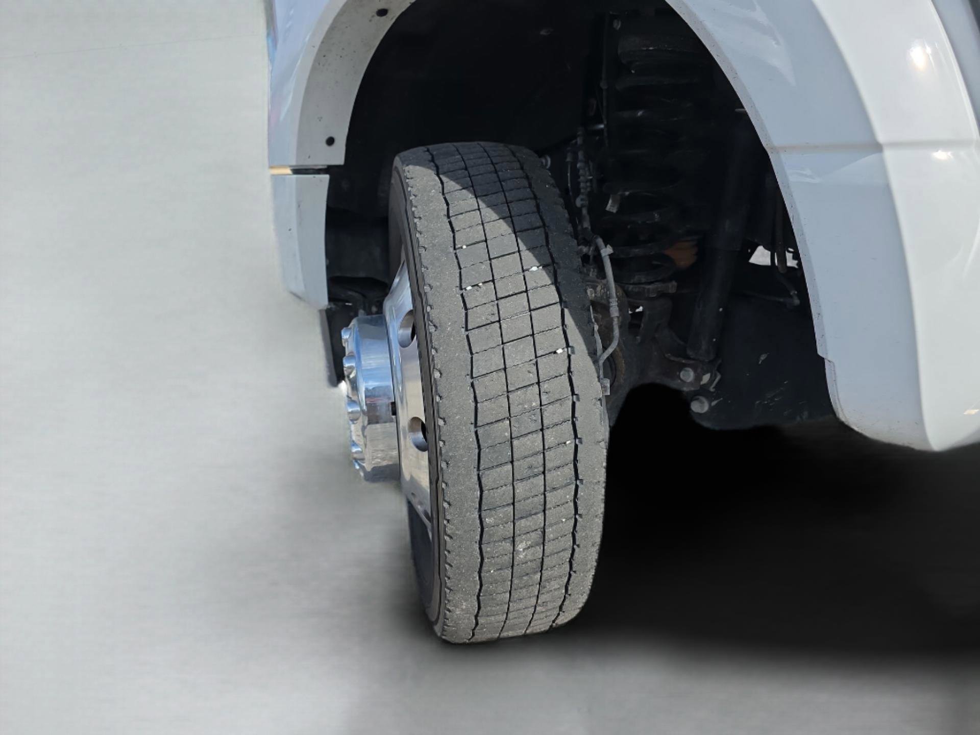 Used 2023 Ford F450 Lariat image 35