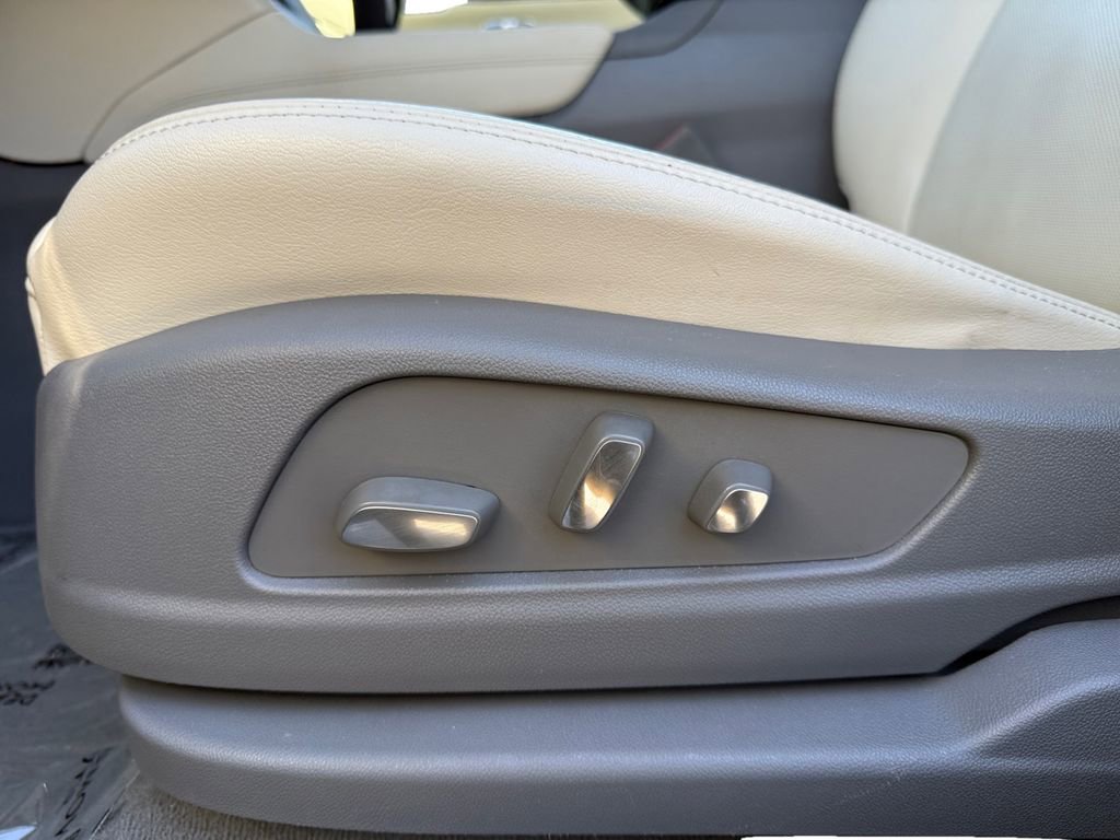 Used 2024 Cadillac XT6 Premium Luxury image 10