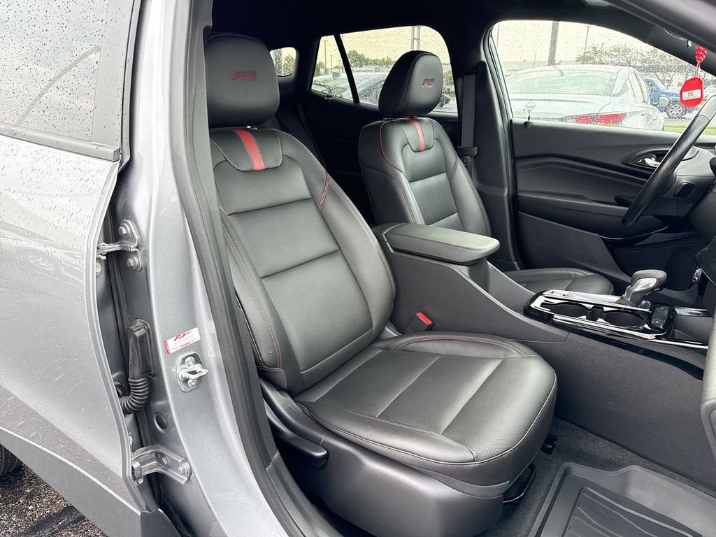 Used 2025 Chevrolet Trax RS w/ Driver Confidence Package FWD image 24