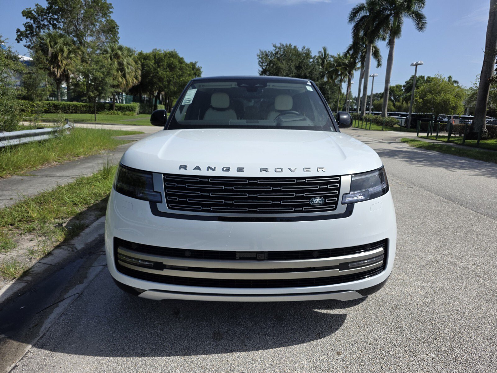 New 2026 Land Rover Range Rover Long Wheelbase SE AWD/4WD image 8