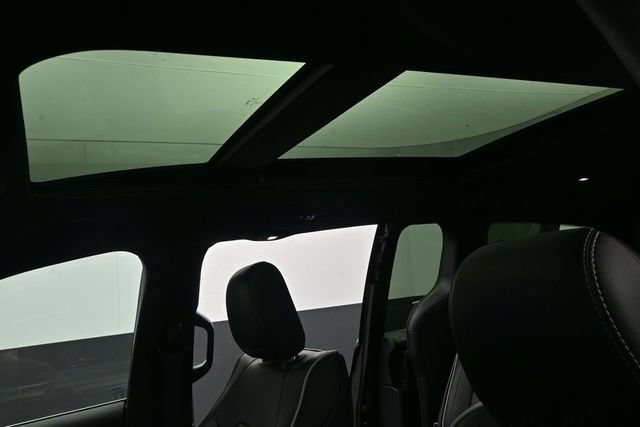 Used 2026 Chrysler Pacifica Limited FWD image 10