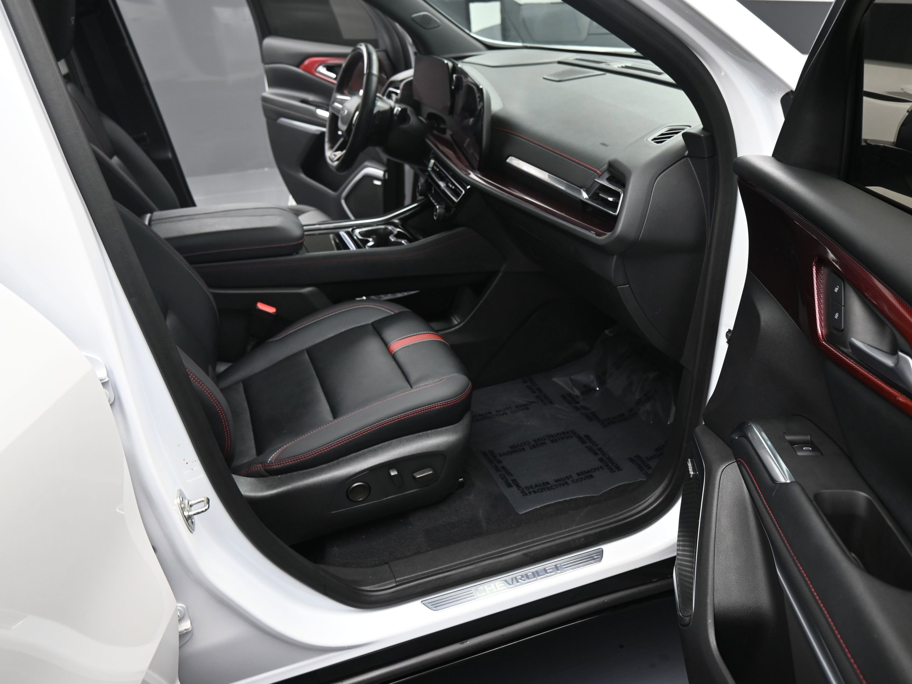 Certified 2025 Chevrolet Traverse RS w/ LPO, Floor Liner Package image 19