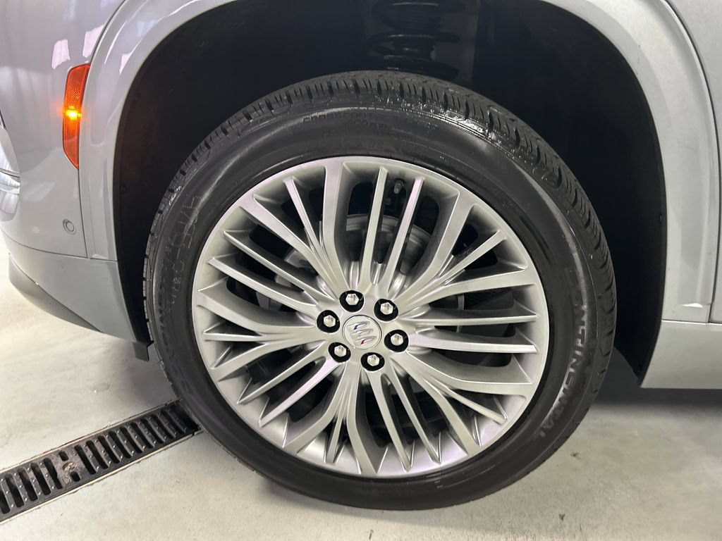 New 2027 Buick Enclave Avenir w/ LPO, Floor Liner Package FWD image 9