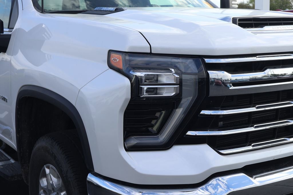 Used 2024 Chevrolet Silverado 2500 LTZ AWD/4WD image 4