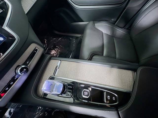 Used 2023 Volvo XC90 B6 Ultimate w/ Protection Package Premier image 25