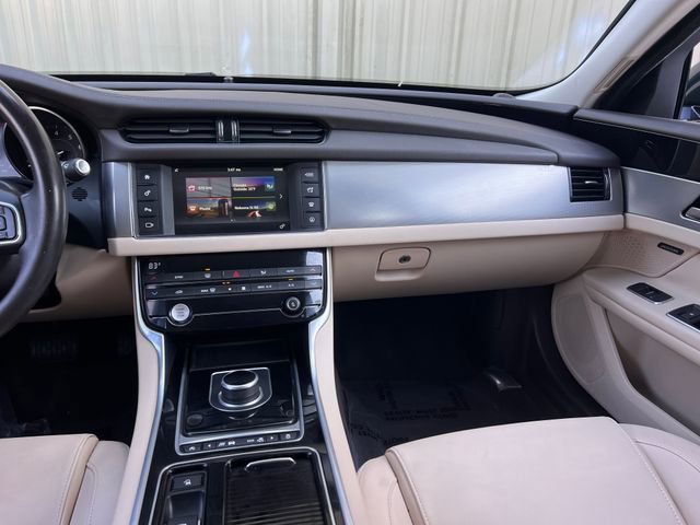 Used 2017 Jaguar XF Premium image 15