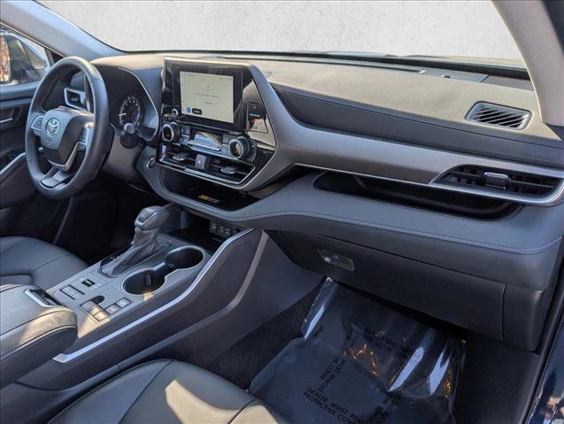 Used 2025 Toyota Highlander XLE image 24