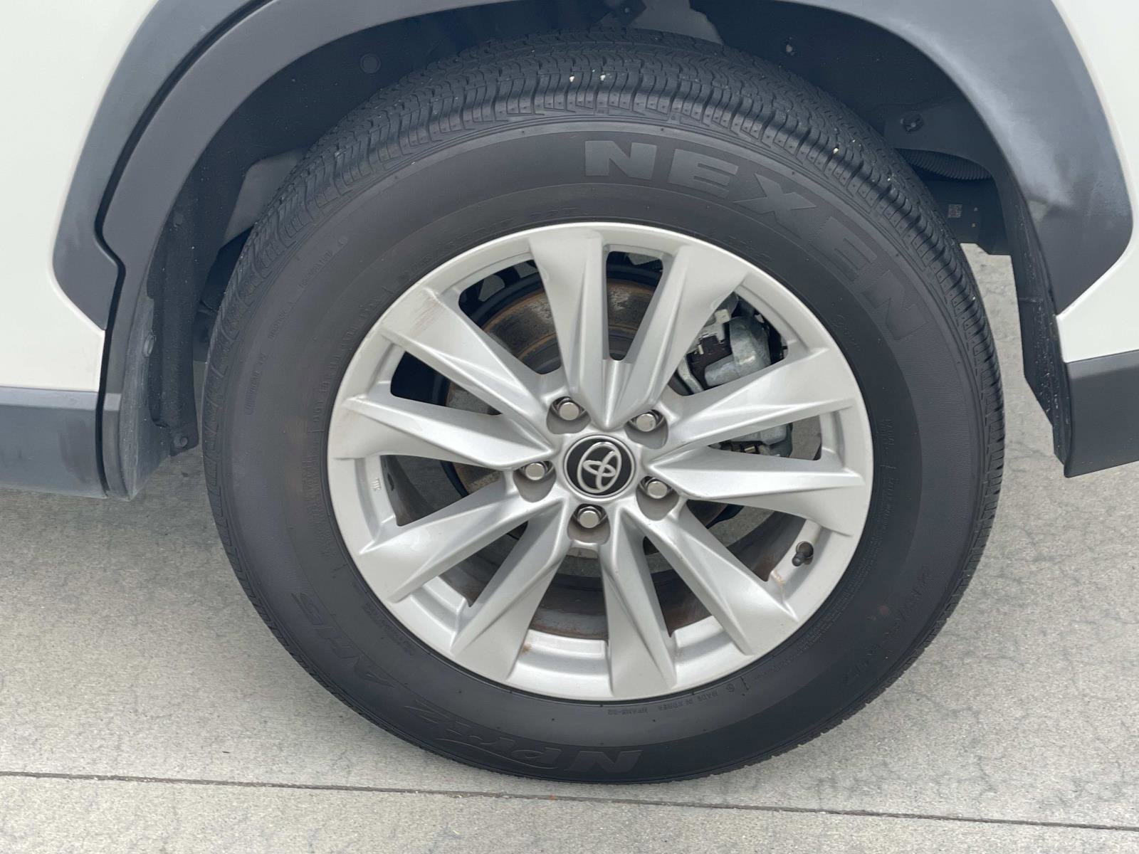 Used 2022 Toyota Corolla Cross LE image 30