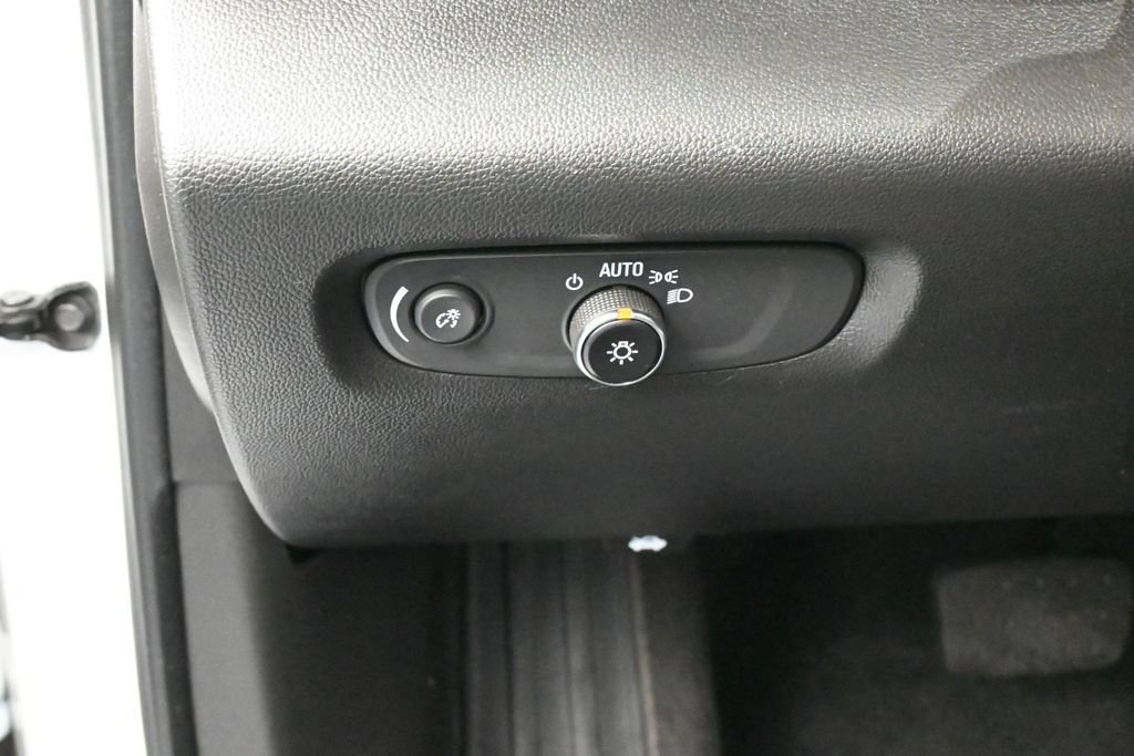 Used 2023 Chevrolet Traverse LT FWD image 13