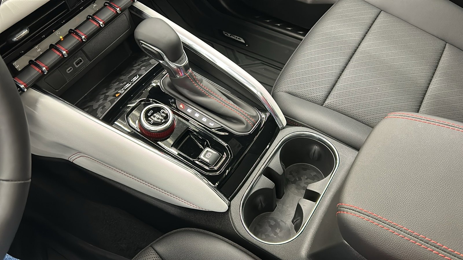 Used 2024 GMC Canyon AT4X image 24