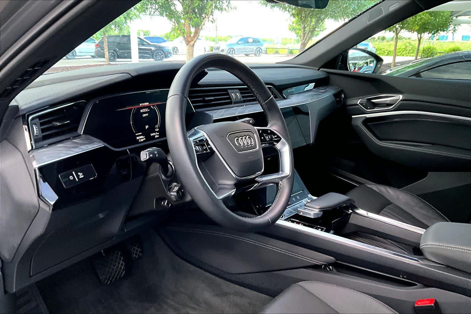 Used 2023 Audi e-tron Premium Plus w/ Premium Plus Package AWD/4WD image 23