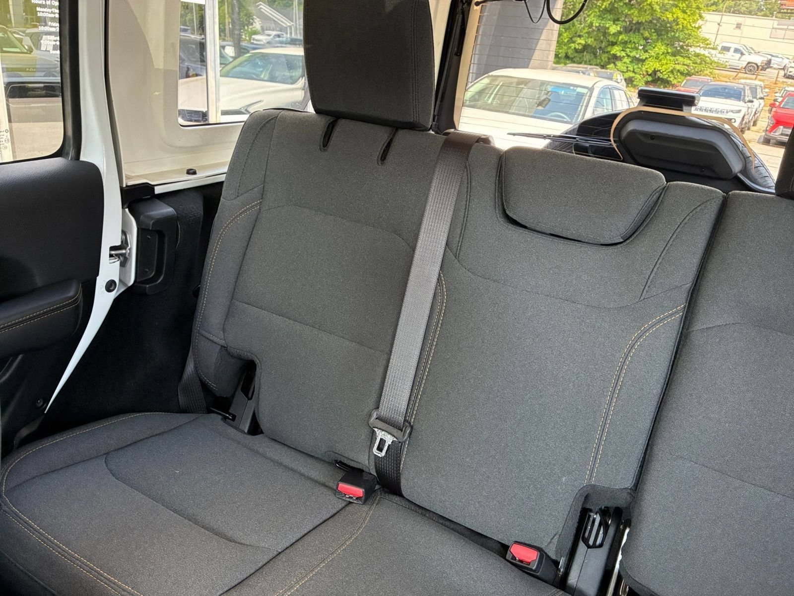 Used 2025 Jeep Wrangler Unlimited Sahara AWD/4WD image 41
