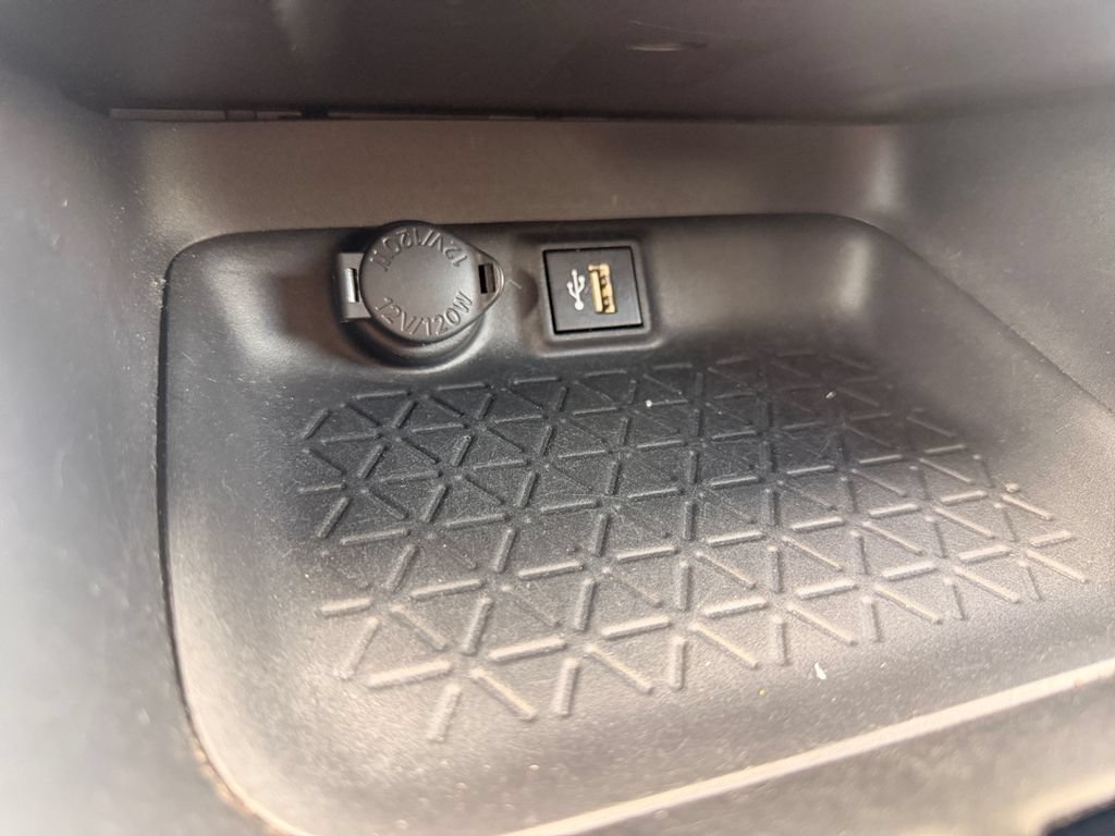 Used 2024 Toyota RAV4 XLE FWD image 19