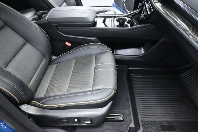 Used 2025 Chevrolet Traverse High Country w/ LPO, Floor Liner Package FWD image 29