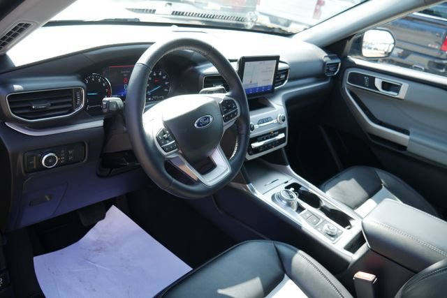 Used 2023 Ford Explorer XLT w/ Equipment Group 202A AWD/4WD image 17