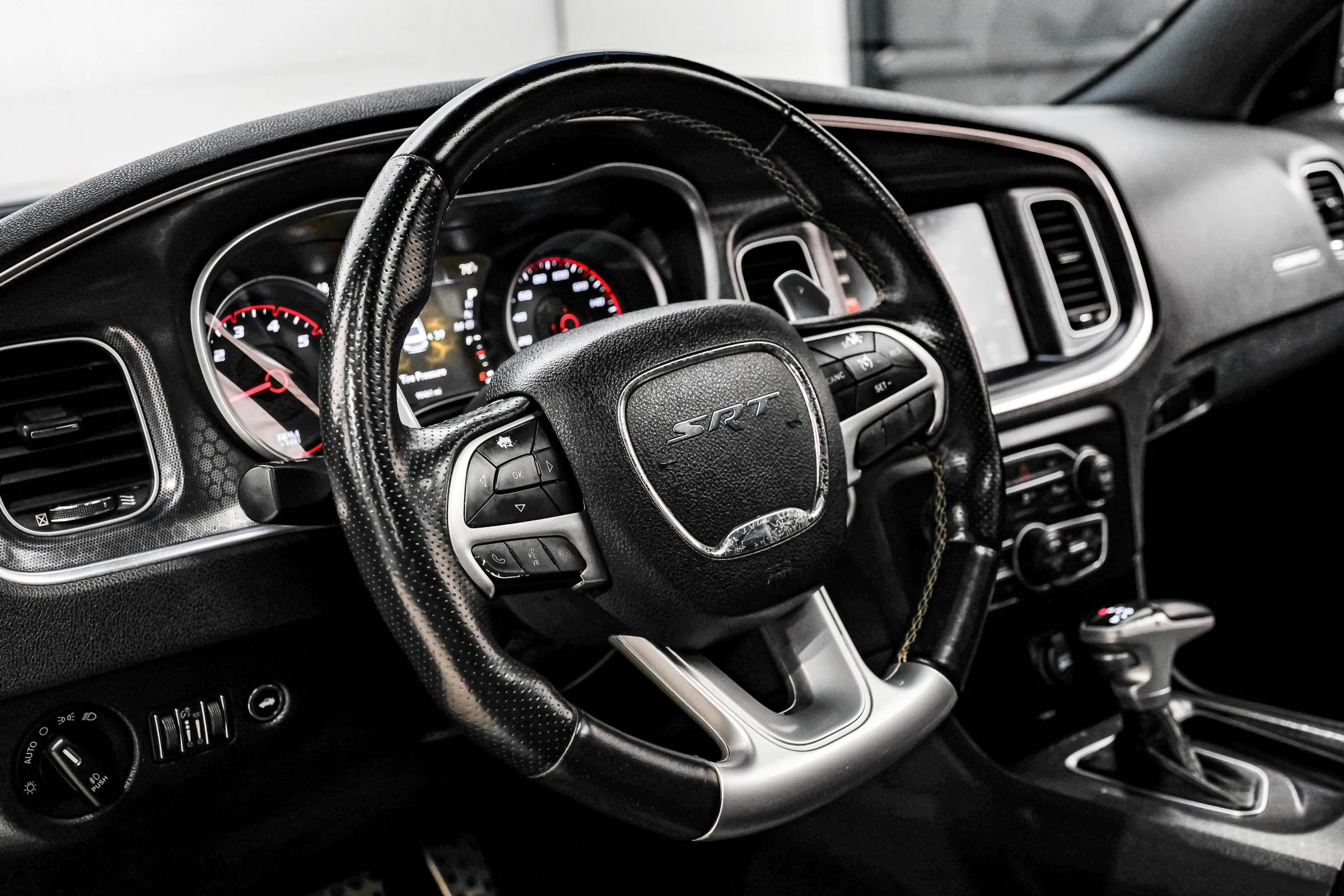 Used 2016 Dodge Charger SRT w/ Harman/Kardon Audio Group RWD image 21