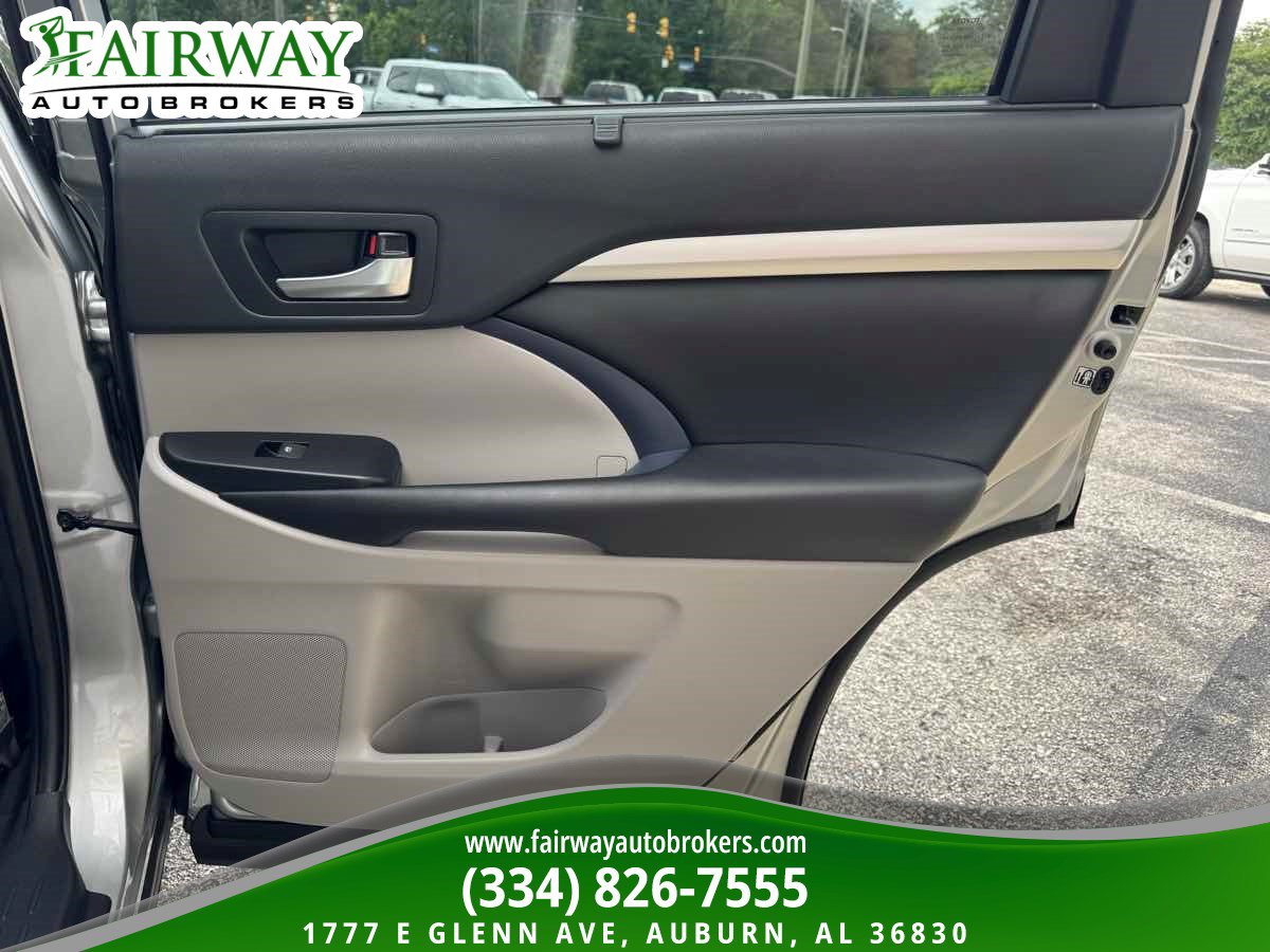 Used 2019 Toyota Highlander XLE FWD image 33