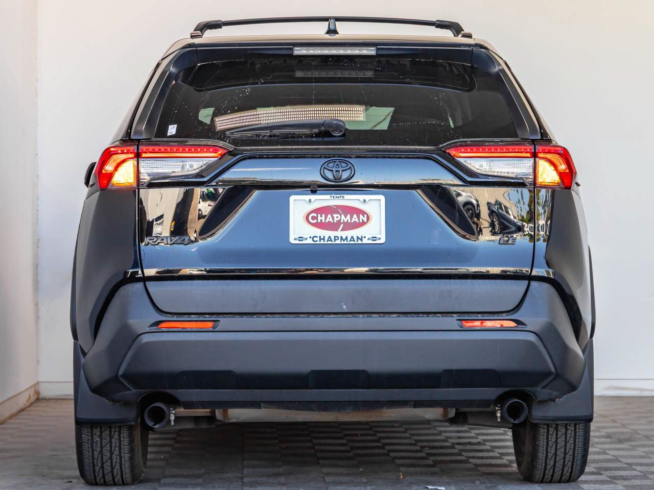 Used 2021 Toyota RAV4 LE FWD image 5